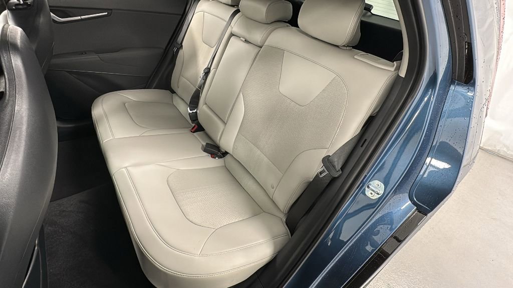 New 2025 Kia Niro EX Touring image 12