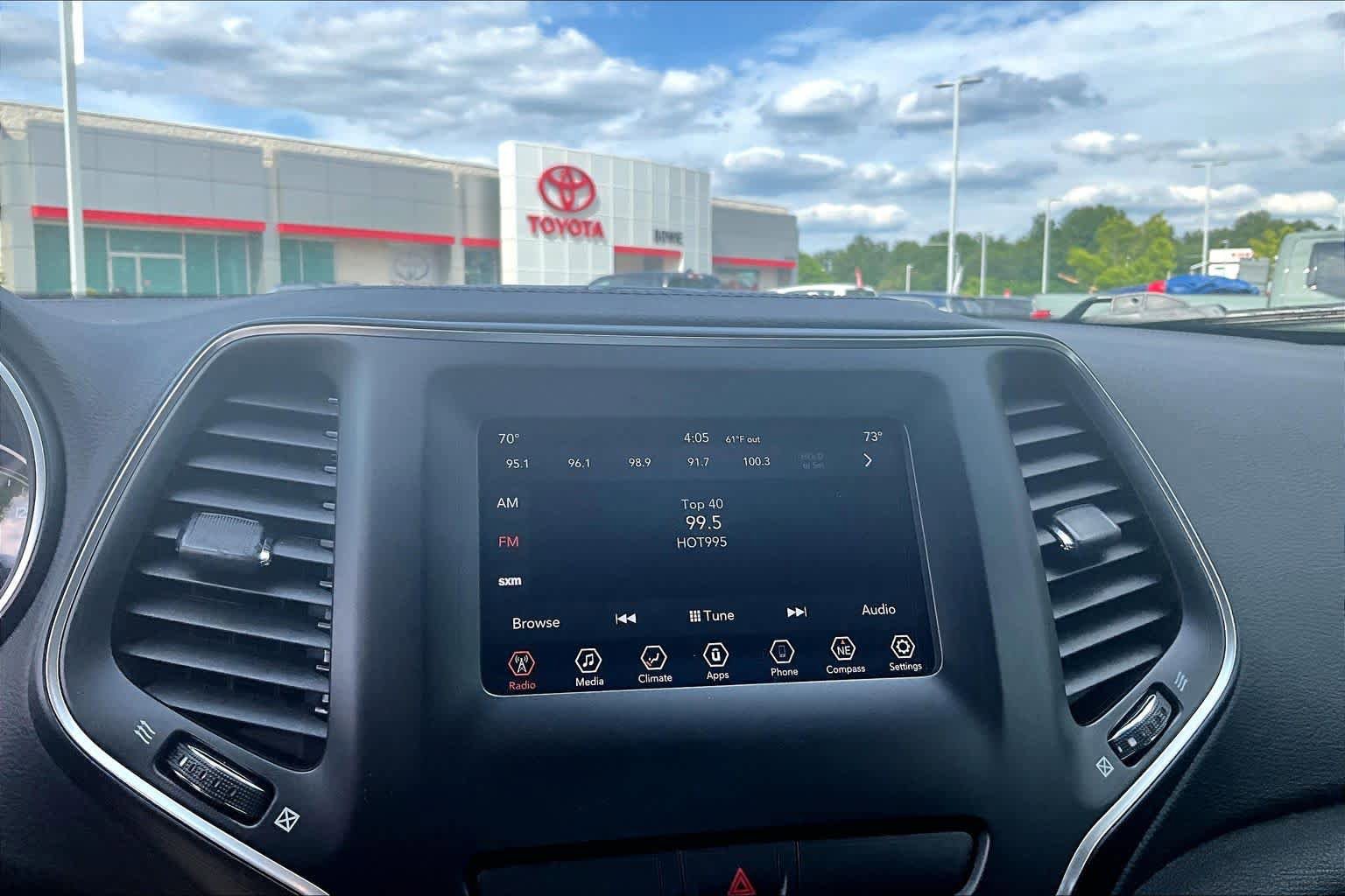 Used 2019 Jeep Cherokee Latitude Plus w/ Comfort/Convenience Group FWD image 33