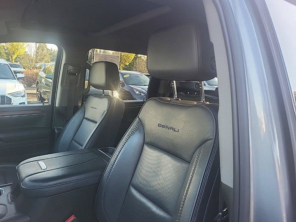 Used 2024 GMC Sierra 3500 Denali w/ Denali Reserve Package AWD/4WD image 18