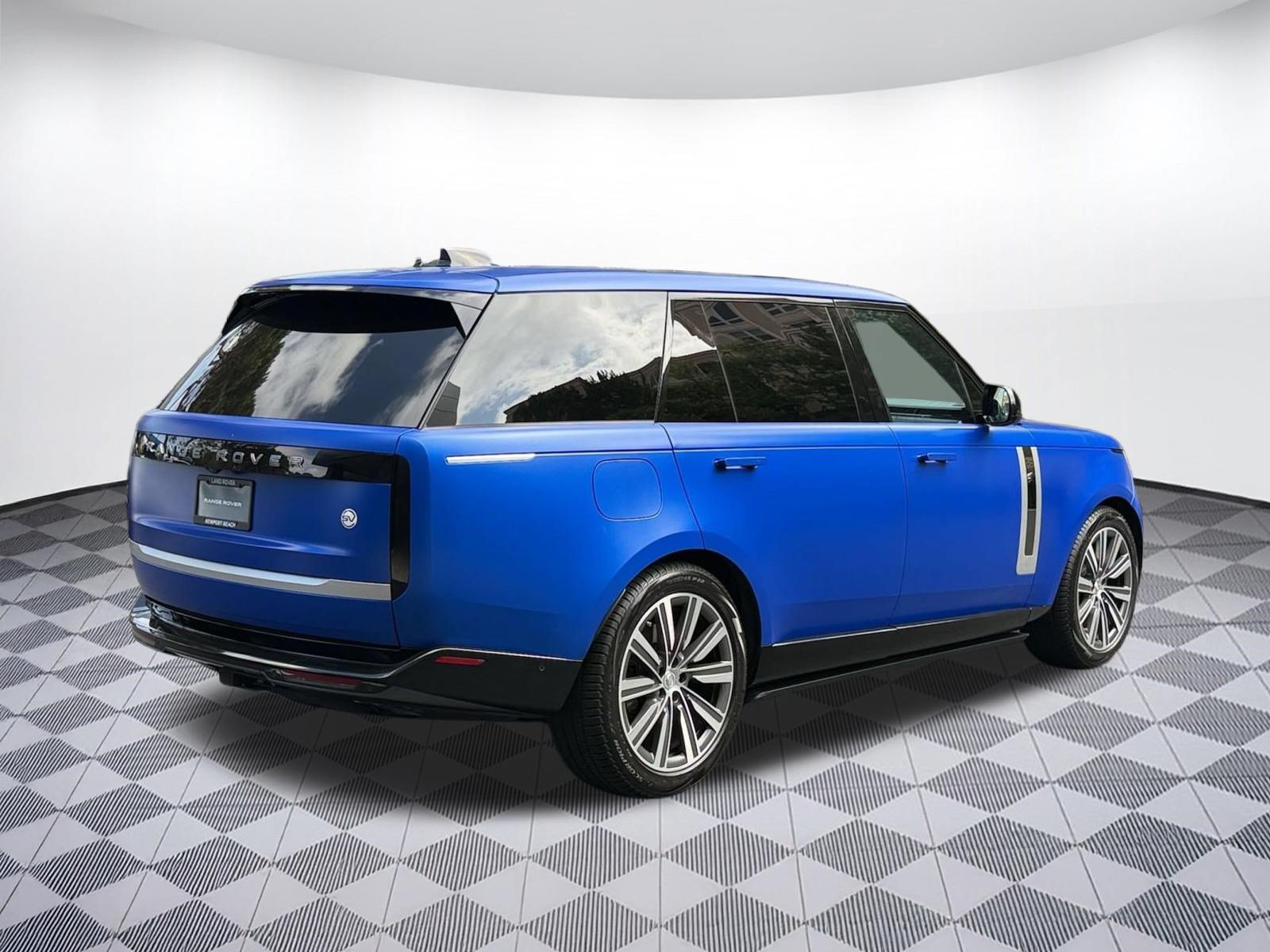 Used 2023 Land Rover Range Rover SV AWD/4WD image 9