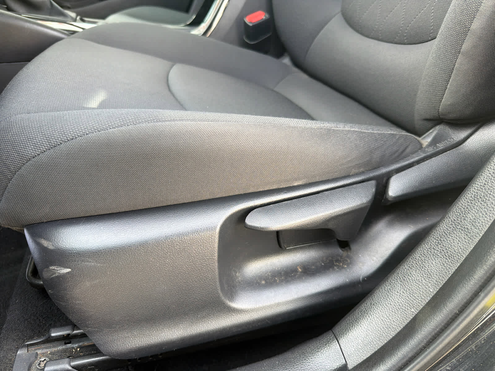 Used 2022 Toyota Corolla LE FWD image 19