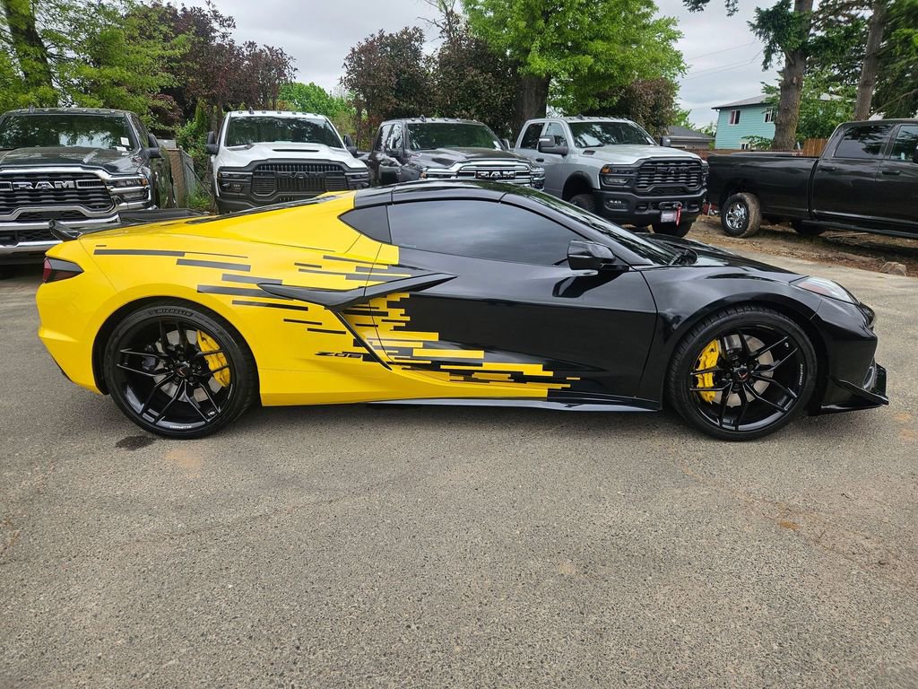 Used 2025 Chevrolet Corvette Z06 RWD image 8