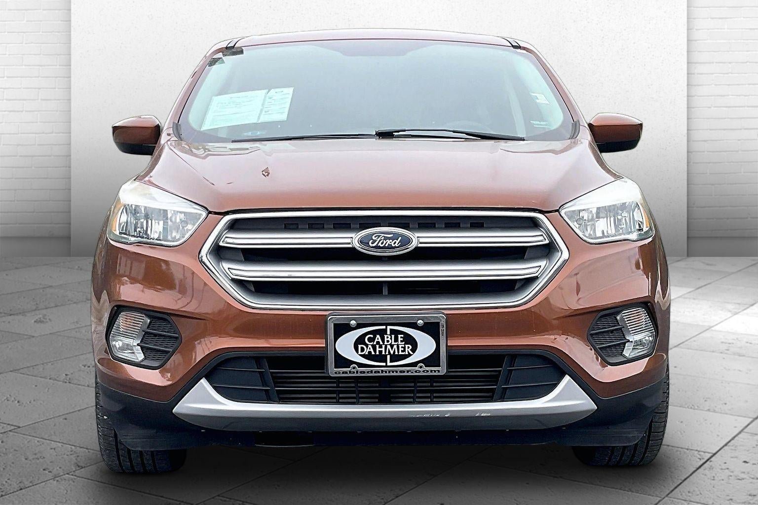 Used 2017 Ford Escape SE AWD/4WD image 2