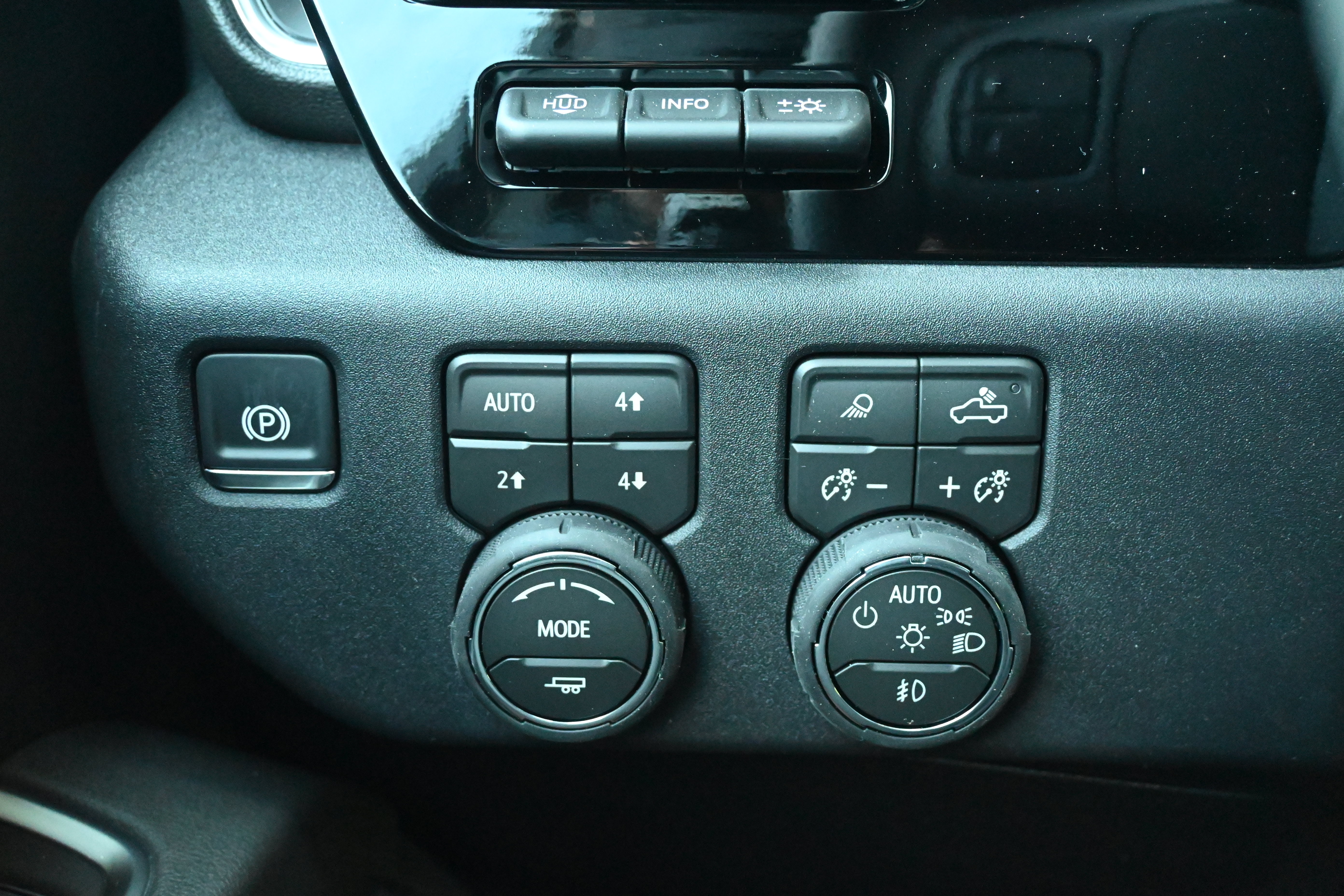 New 2026 Chevrolet Silverado 2500 LTZ w/ LTZ Premium Package AWD/4WD image 27