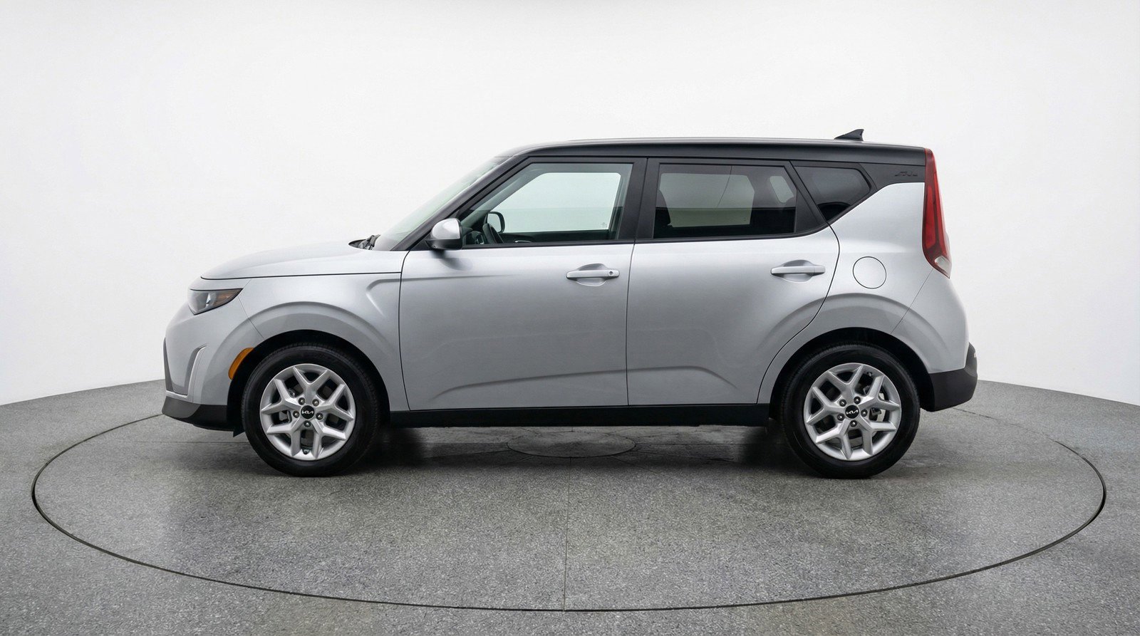 Used 2025 Kia Soul LX w/ LX Technology Package FWD image 5