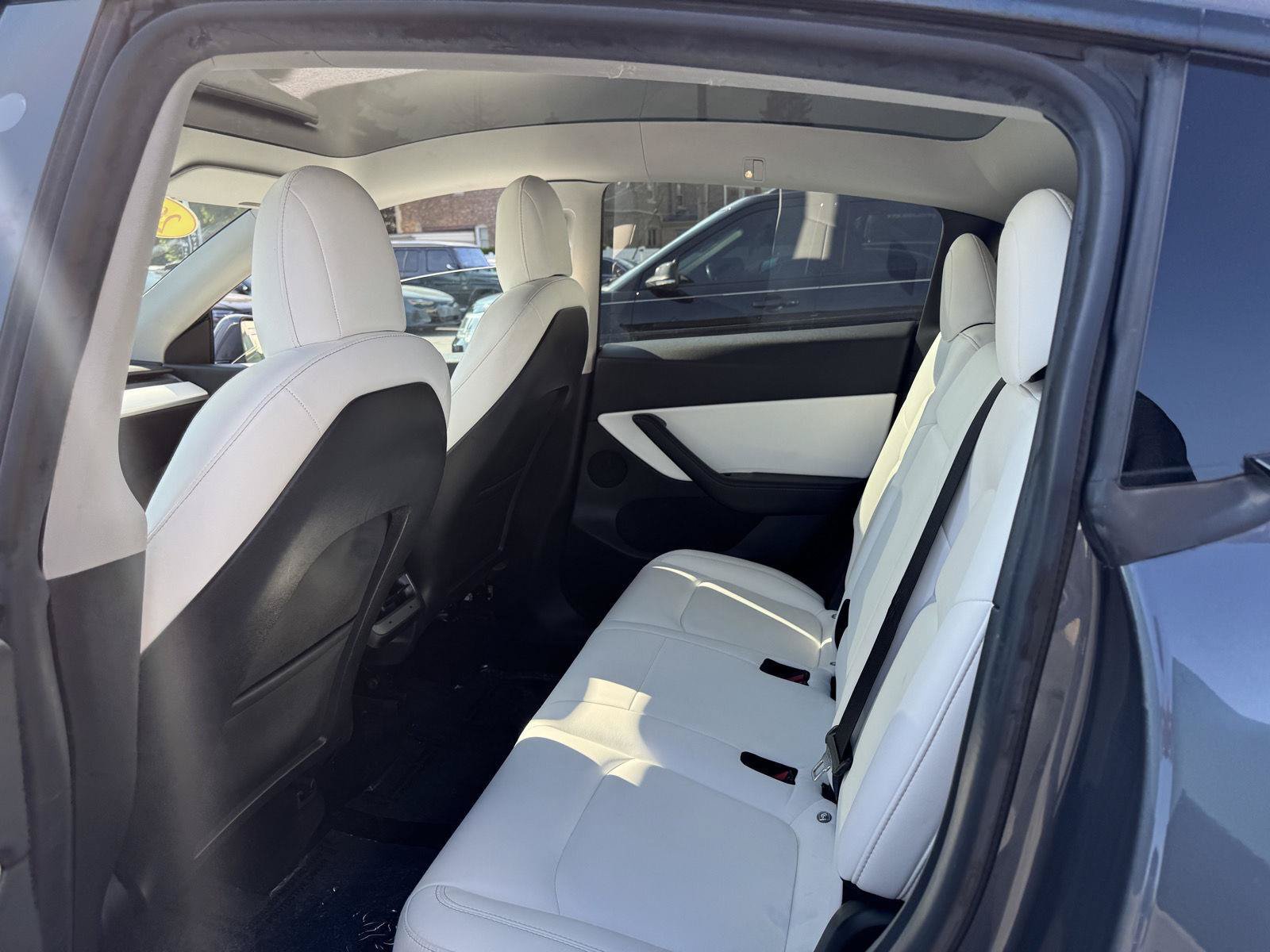 Used 2021 Tesla Model Y Long Range AWD/4WD image 29