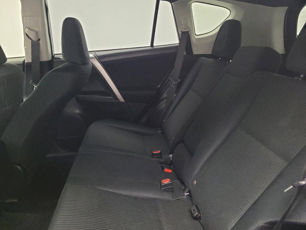 Used 2018 Toyota RAV4 LE FWD image 18