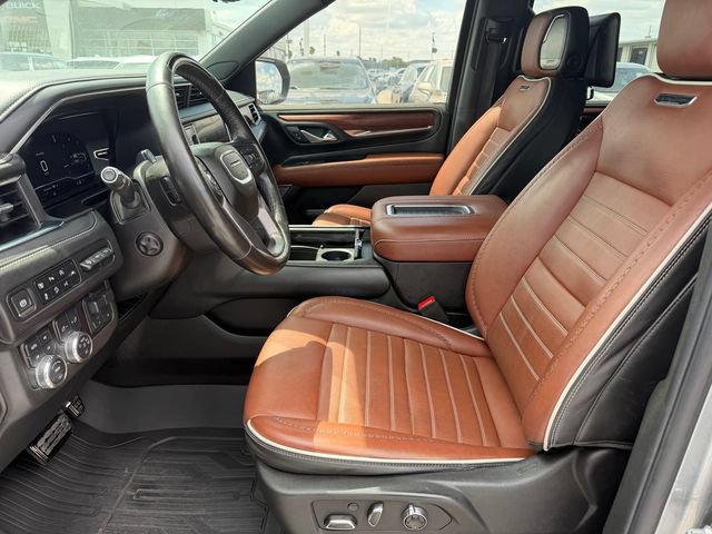 Used 2023 GMC Yukon XL Denali Ultimate AWD/4WD image 13