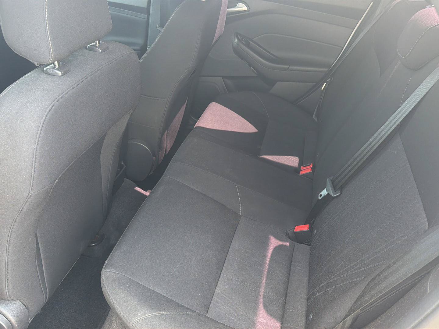 Used 2018 Ford Focus SE FWD image 14