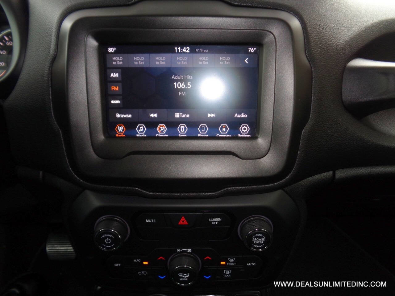 Used 2018 Jeep Renegade Latitude image 13