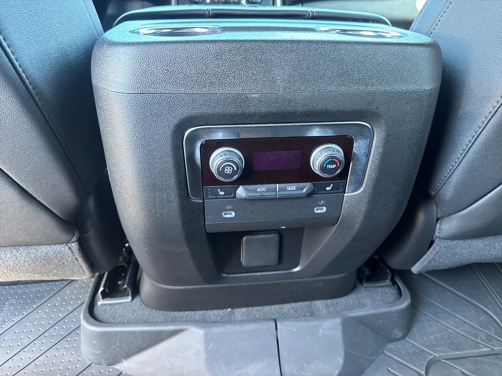 Used 2023 Chevrolet Suburban High Country image 19