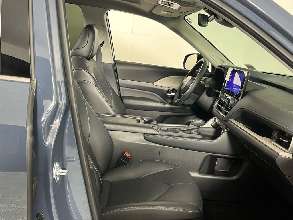 Used 2025 Toyota Grand Highlander FWD image 31