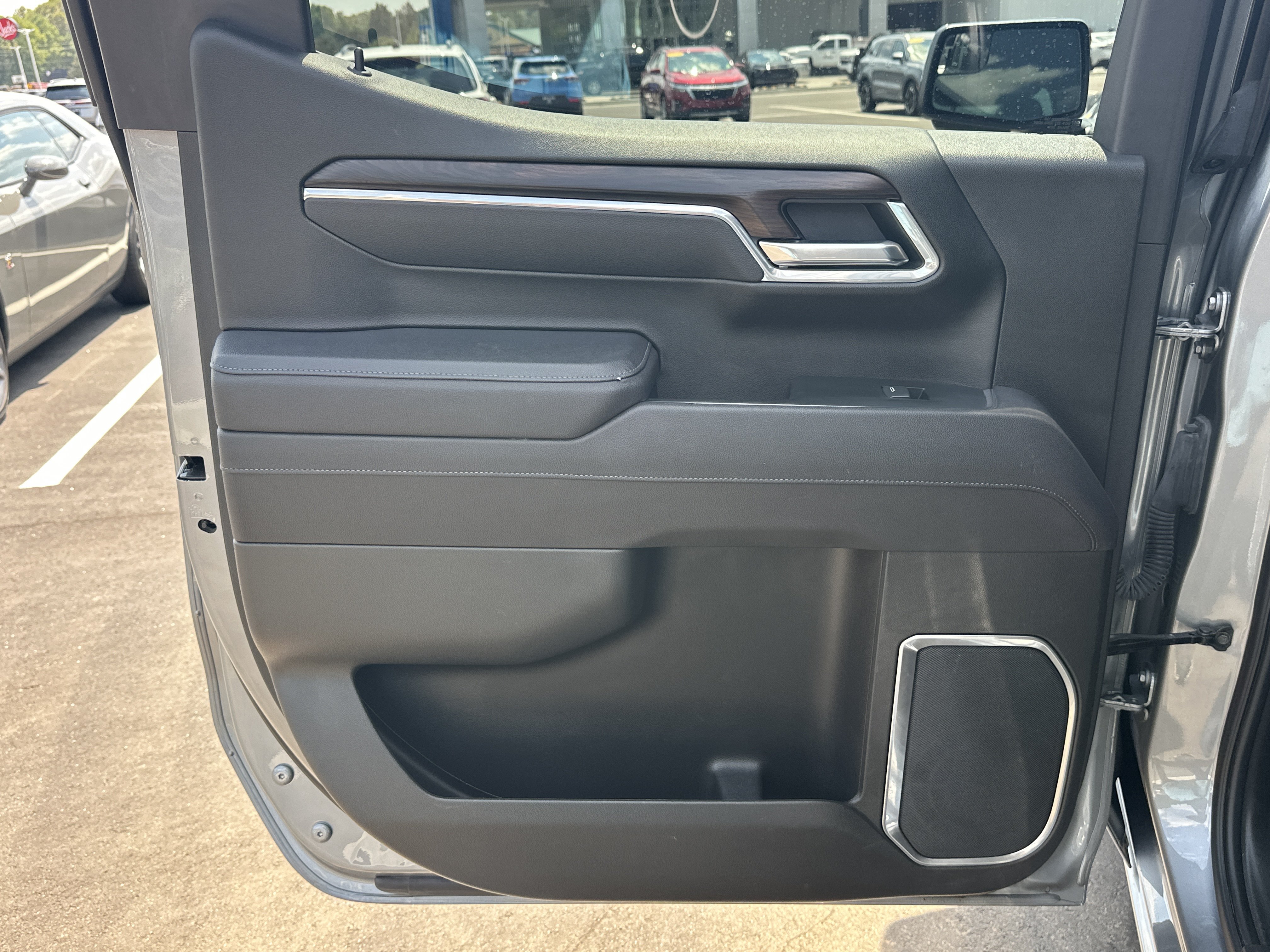 Used 2025 GMC Sierra 1500 SLT AWD/4WD image 22