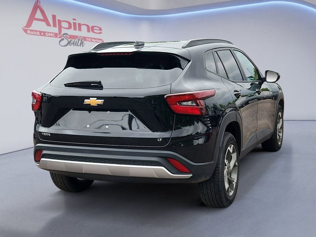 Used 2025 Chevrolet Trax LT w/ LT Convenience Package FWD image 5