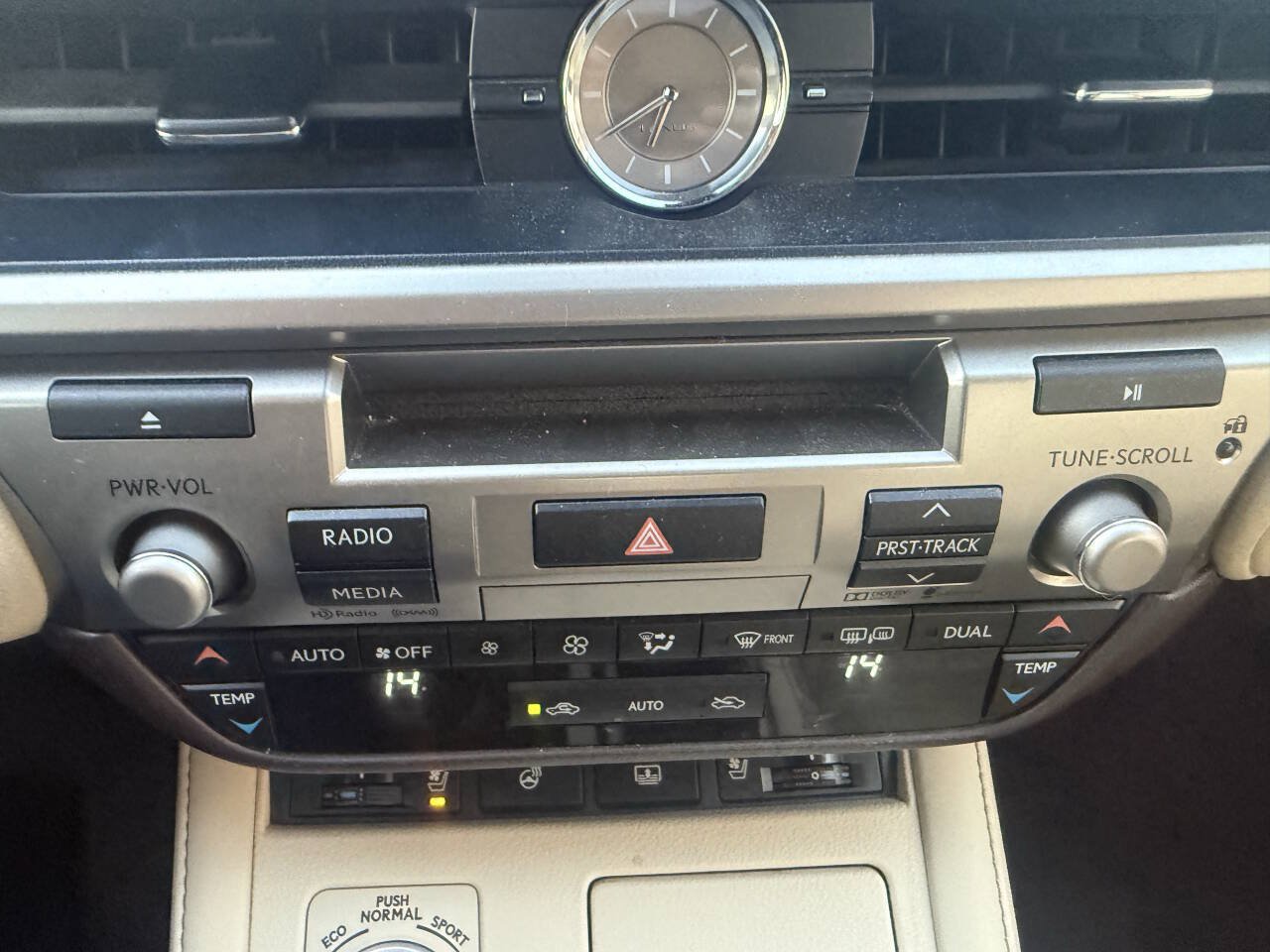 Used 2016 Lexus ES 350 w/ Luxury Package w/Wood Trim FWD image 26