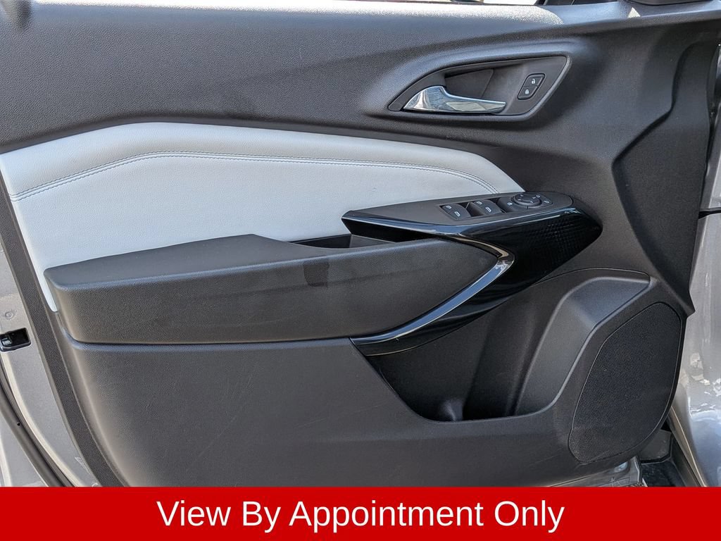 Used 2025 Chevrolet Trax LT w/ LT Convenience Package FWD image 11