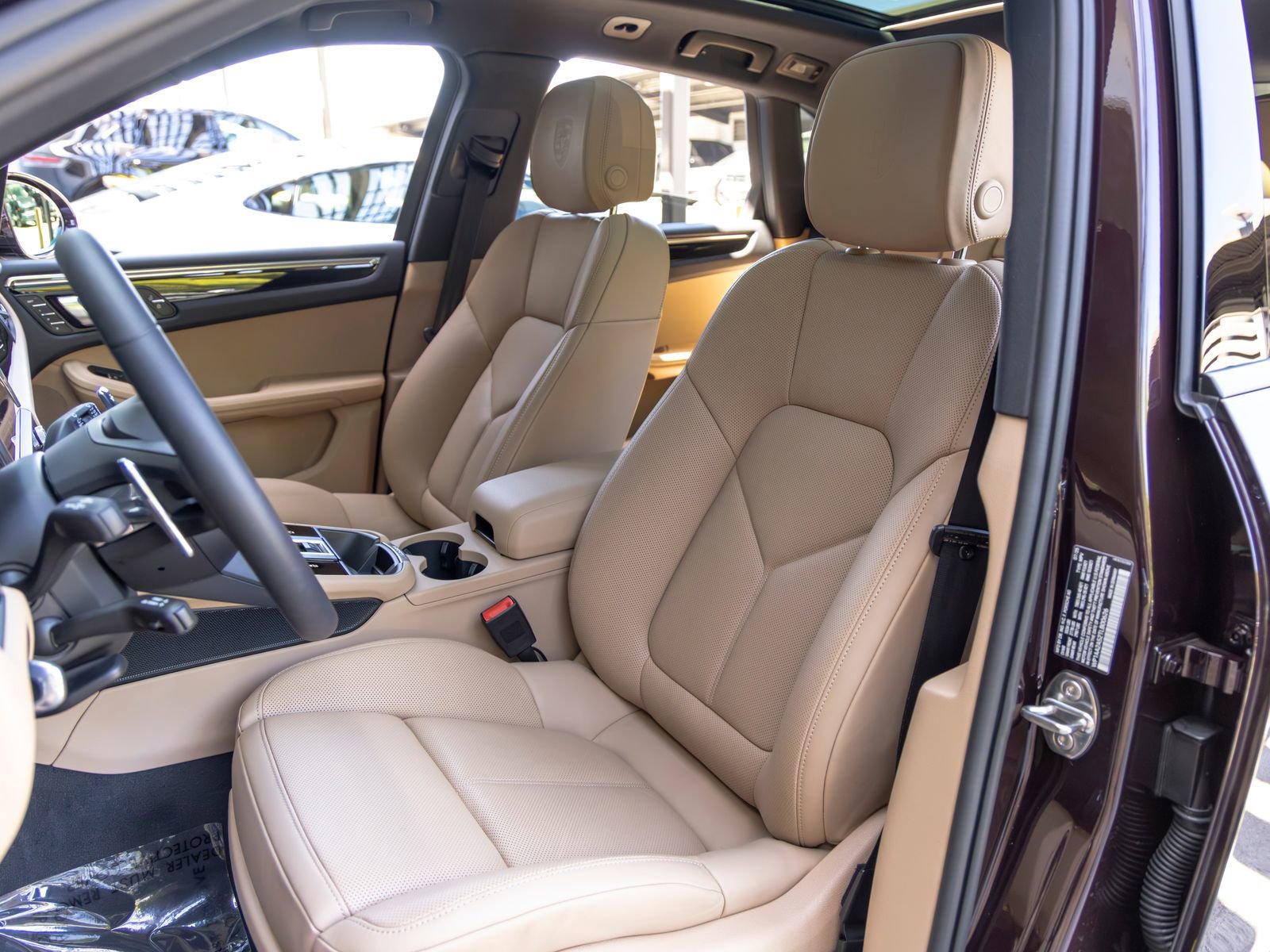 Certified 2026 Porsche Macan AWD/4WD image 5
