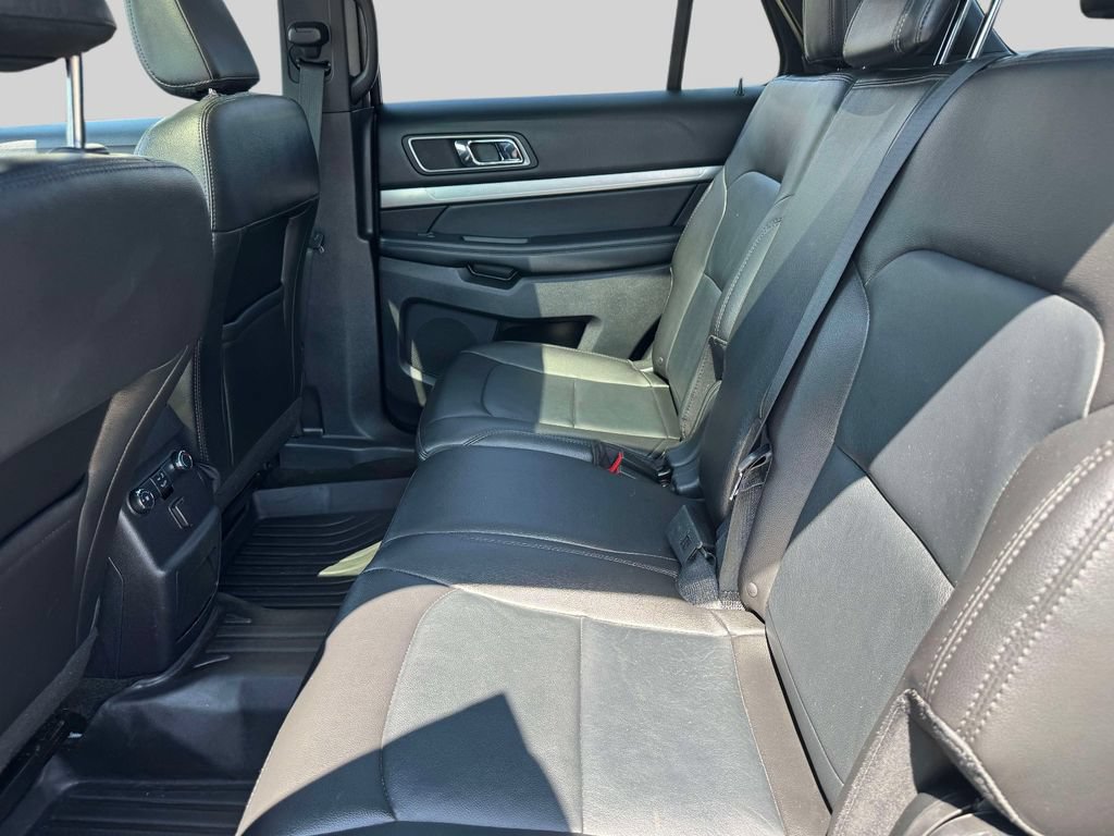 Used 2018 Ford Explorer XLT w/ Equipment Group 202A AWD/4WD image 10