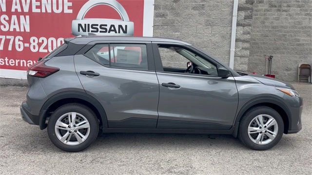 New 2025 Nissan Kicks Play S image 4