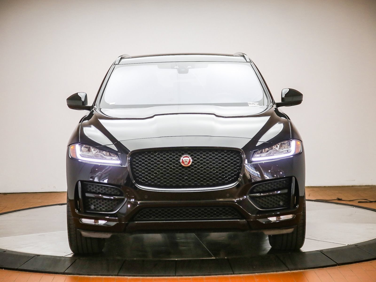 Used 2018 Jaguar F-PACE R-Sport AWD/4WD image 6