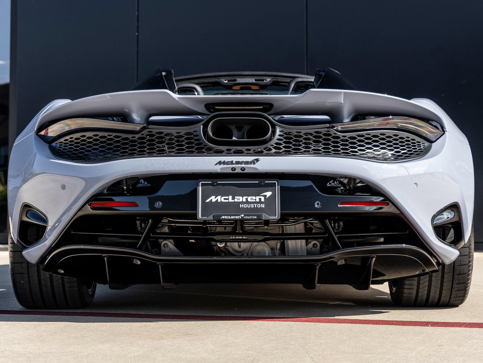 Used 2026 McLaren 750S Spider RWD image 9