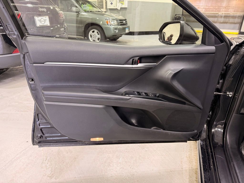 Used 2019 Toyota Camry SE image 7