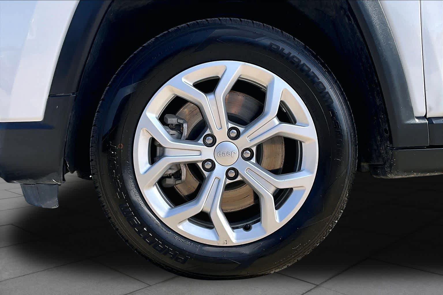 Used 2024 Jeep Compass Latitude AWD/4WD image 11