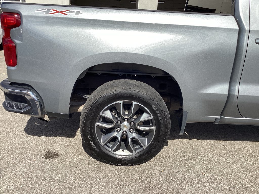 Used 2024 Chevrolet Silverado 1500 LT AWD/4WD image 23