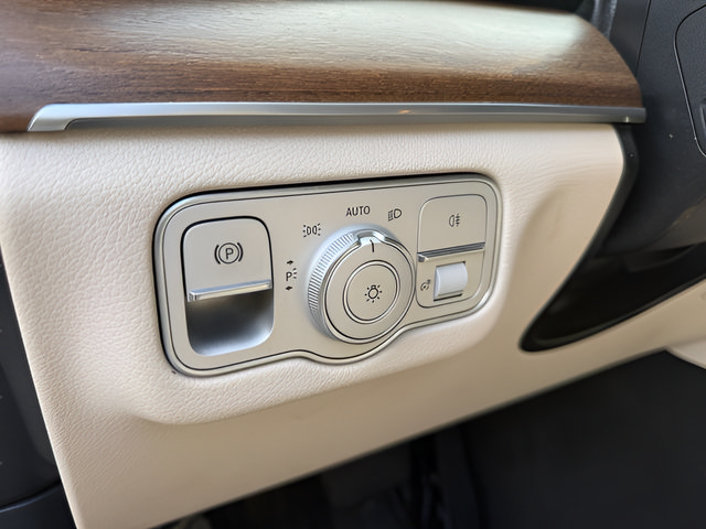 Used 2022 Mercedes-Benz GLS 450 4MATIC image 14