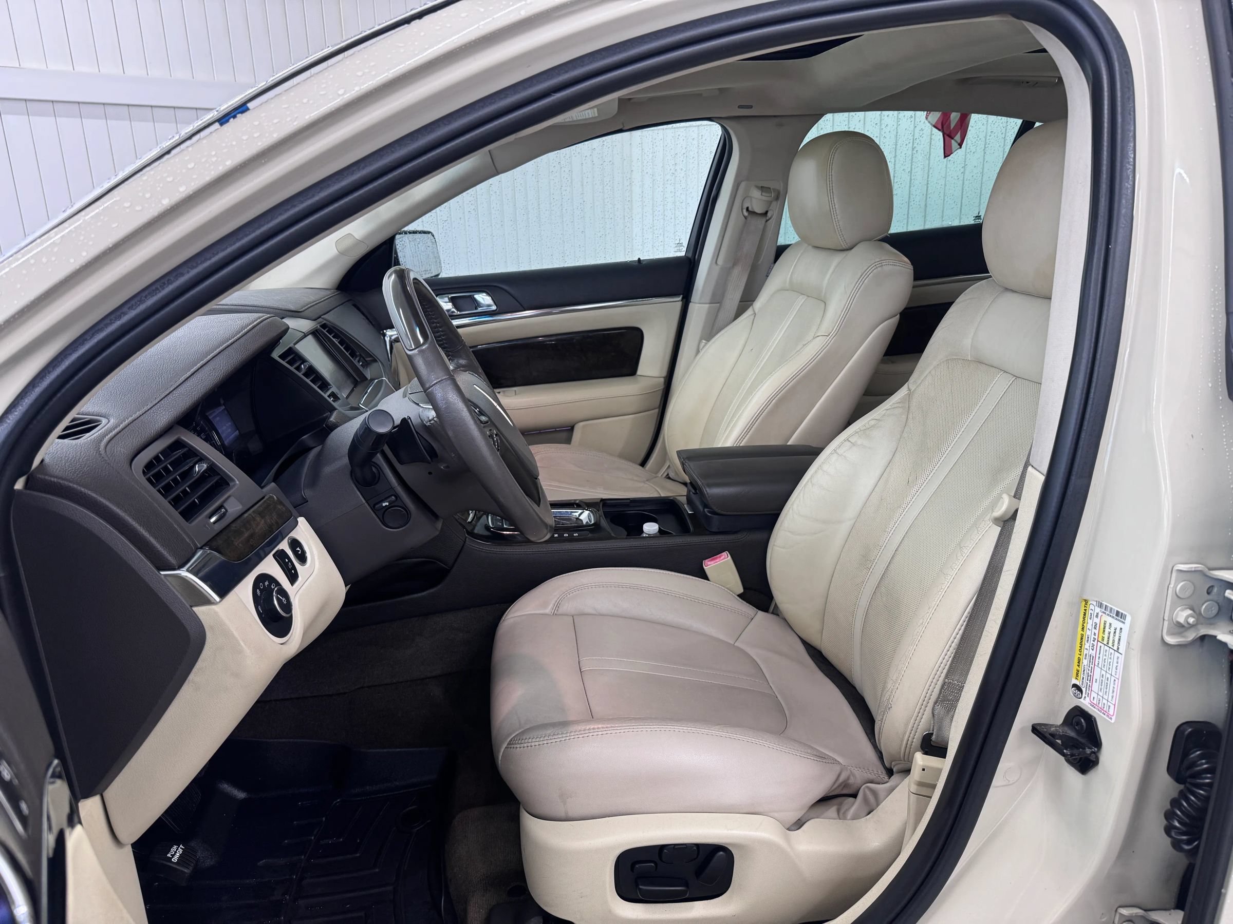 Used 2014 Lincoln MKS w/ Equipment Group 101A FWD image 9
