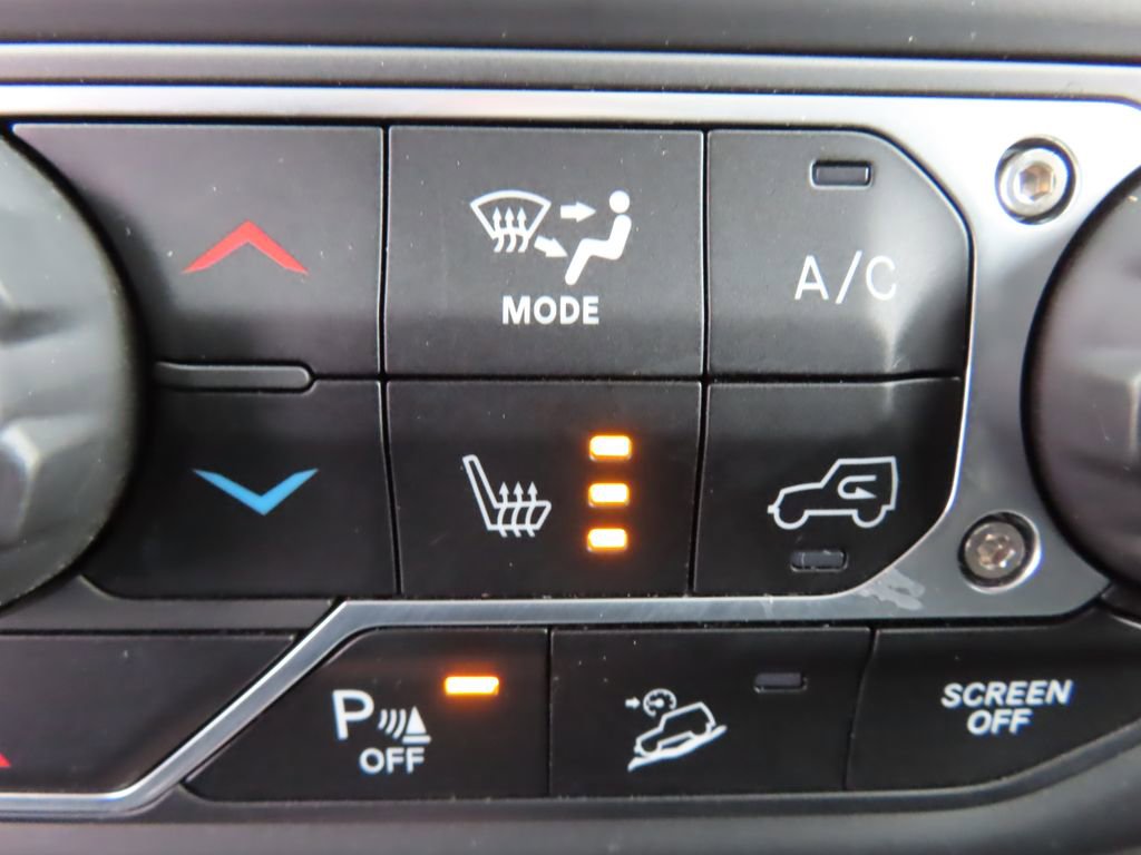 Used 2021 Jeep Wrangler Unlimited Sahara w/ Dual Top Group AWD/4WD image 7