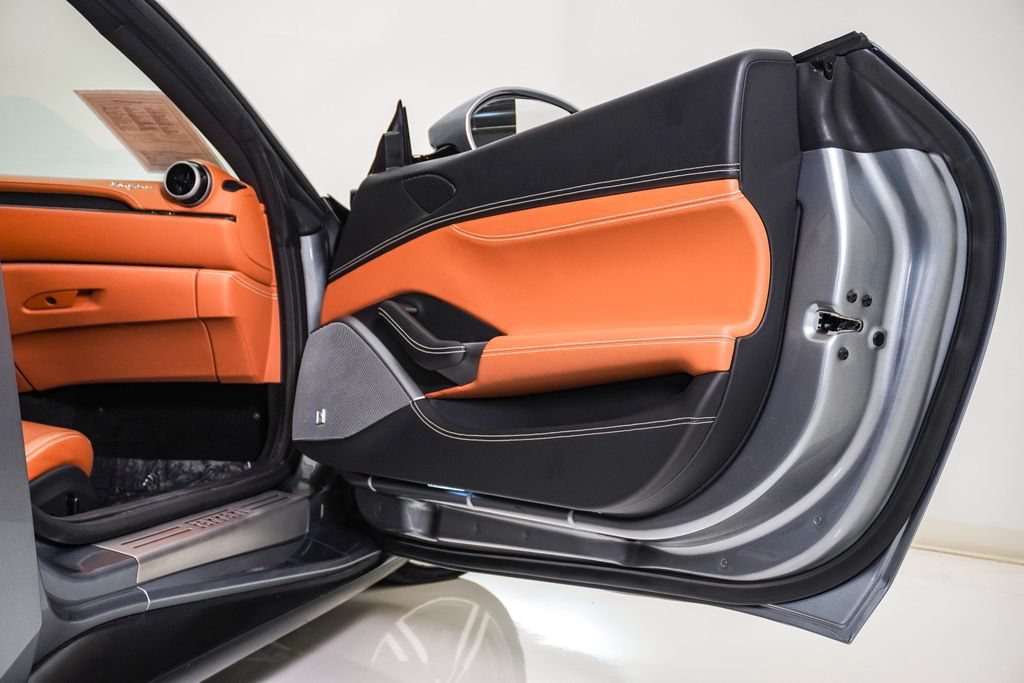 Used 2019 Ferrari Portofino RWD image 19
