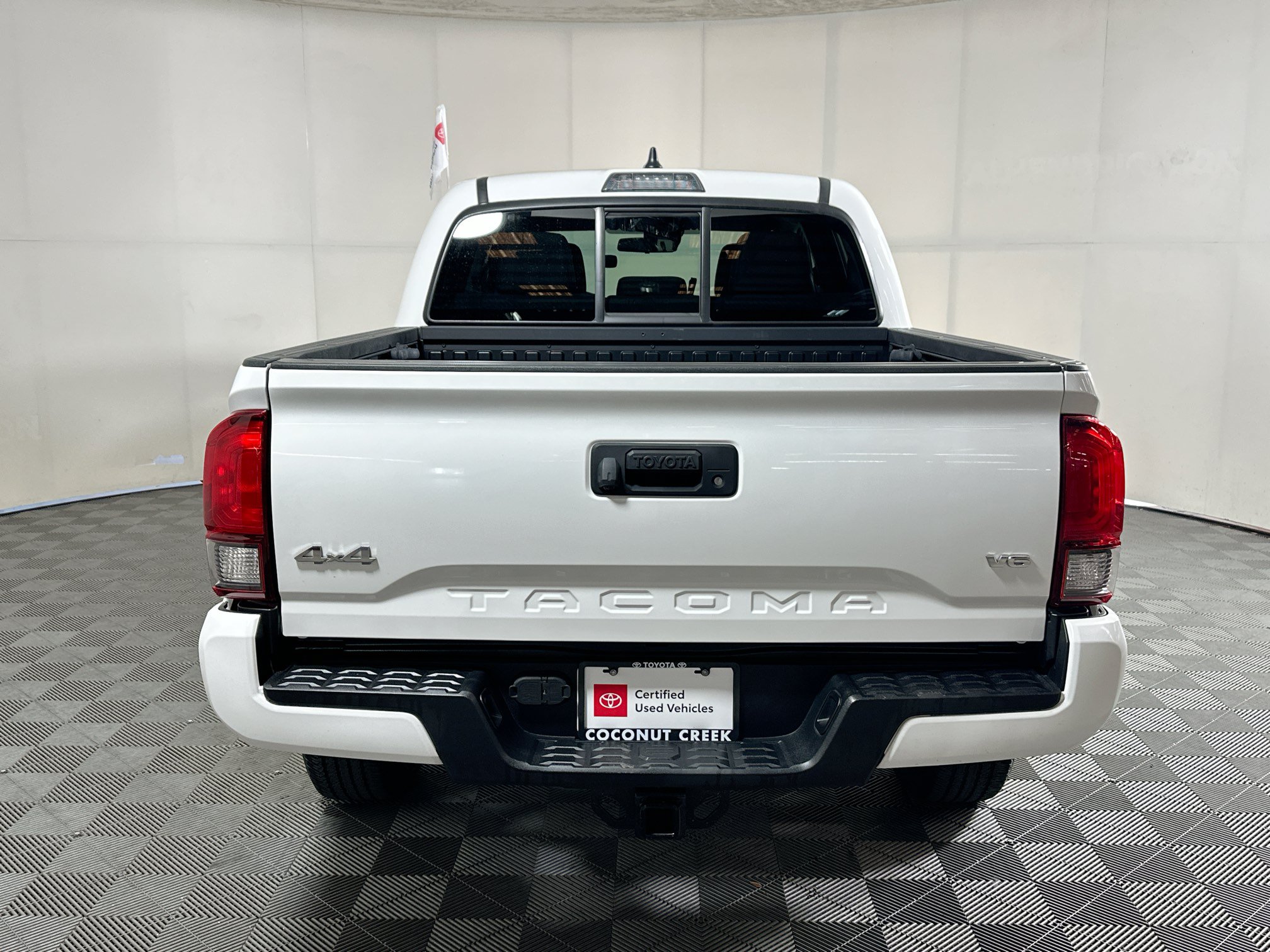 Certified 2023 Toyota Tacoma SR AWD/4WD image 4