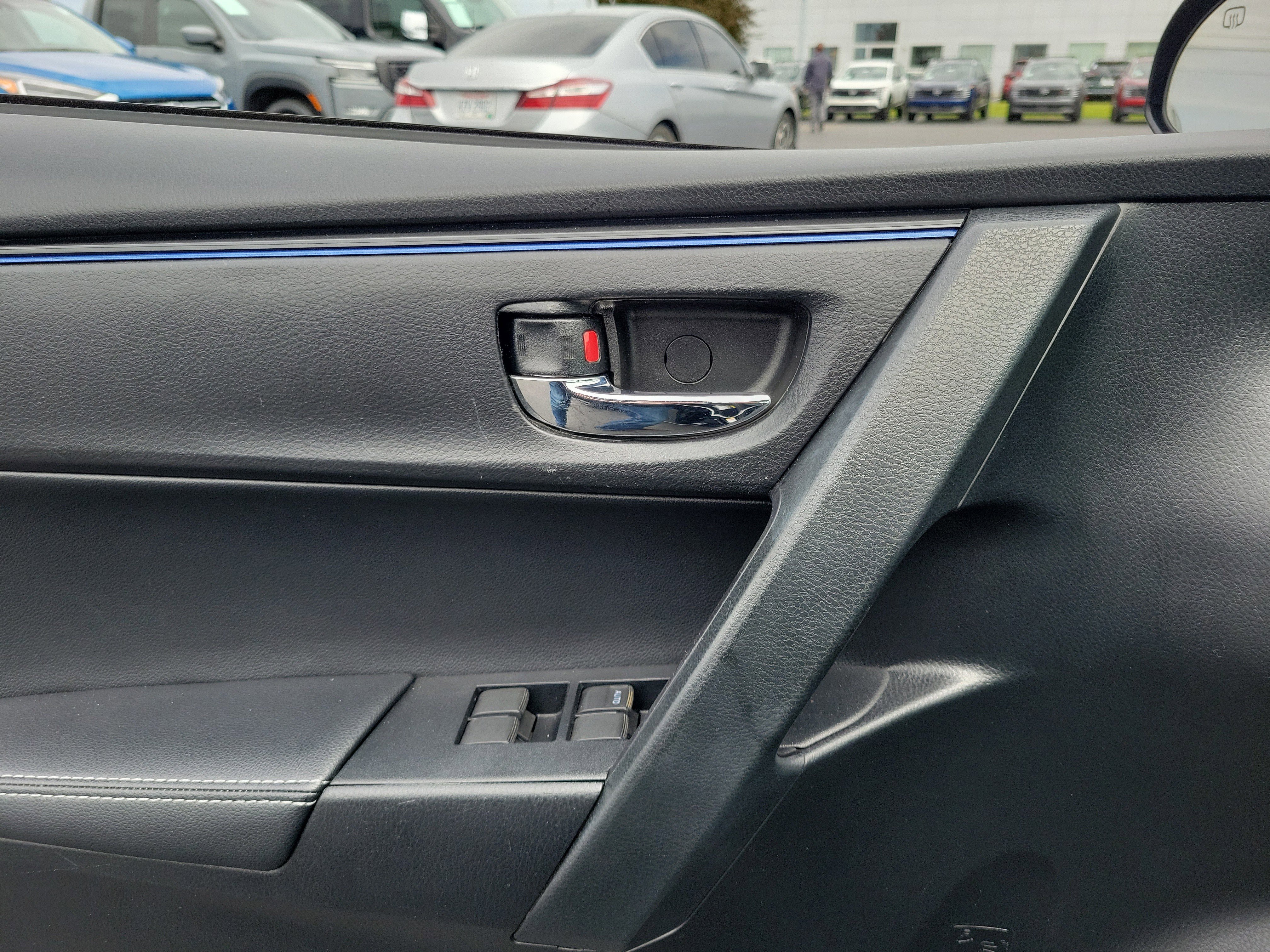 Used 2017 Toyota Corolla SE FWD image 17