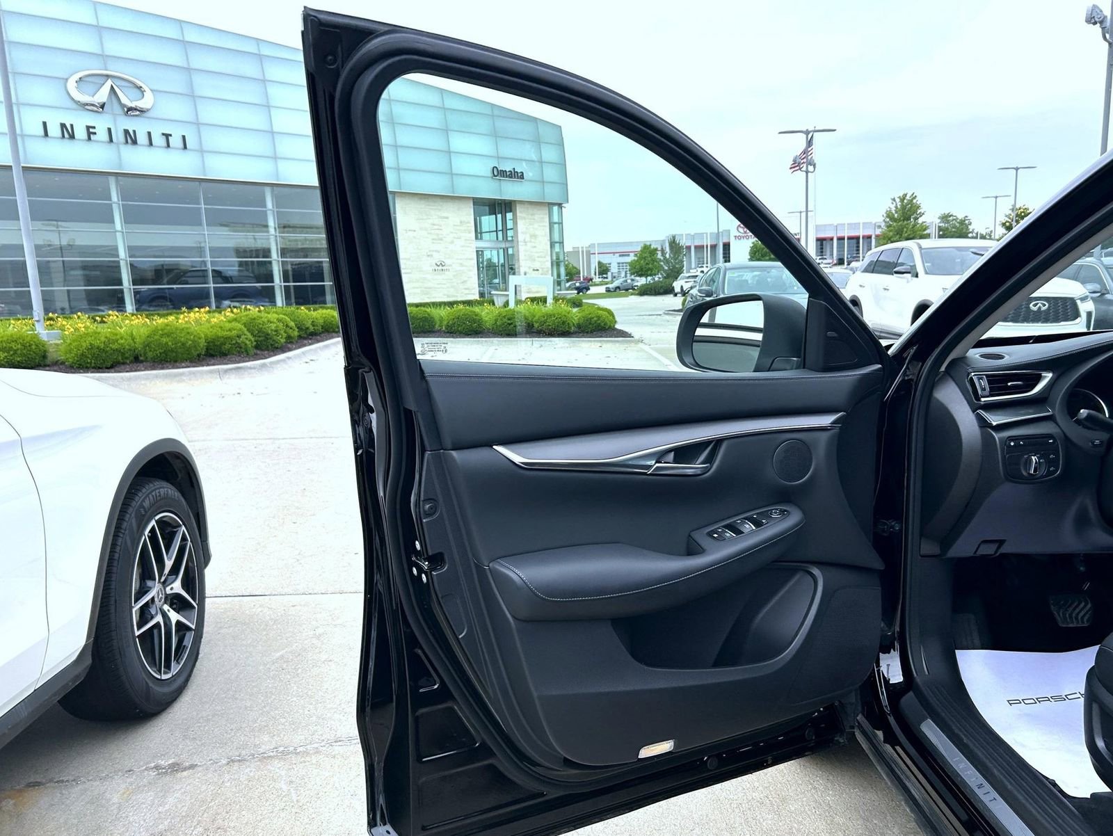 Certified 2025 INFINITI QX50 Pure image 10