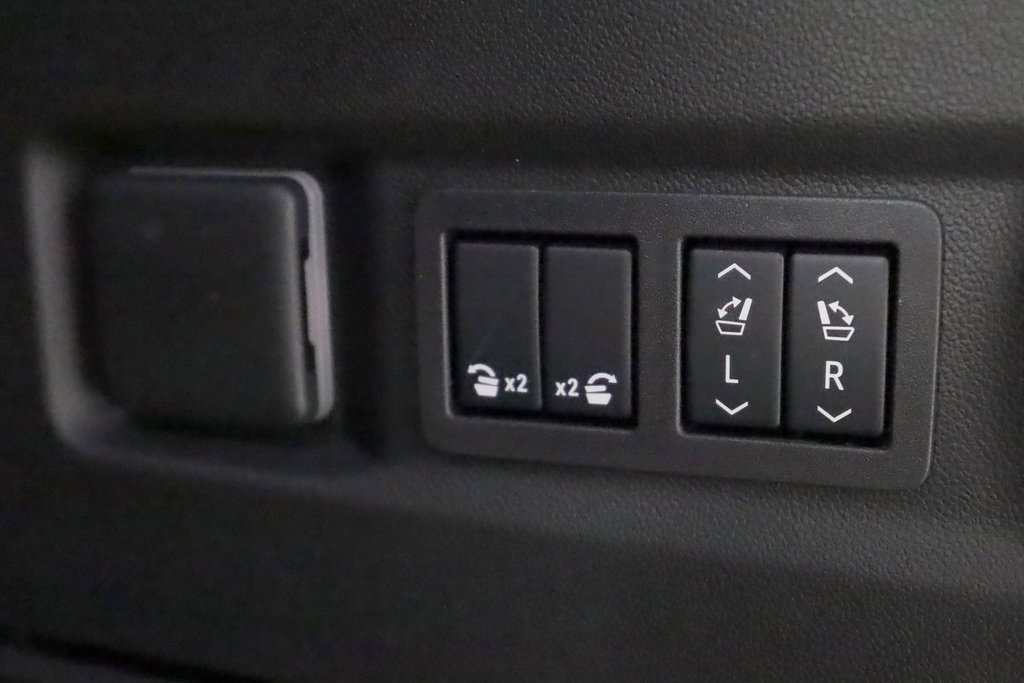 Used 2025 GMC Yukon Denali Ultimate image 9