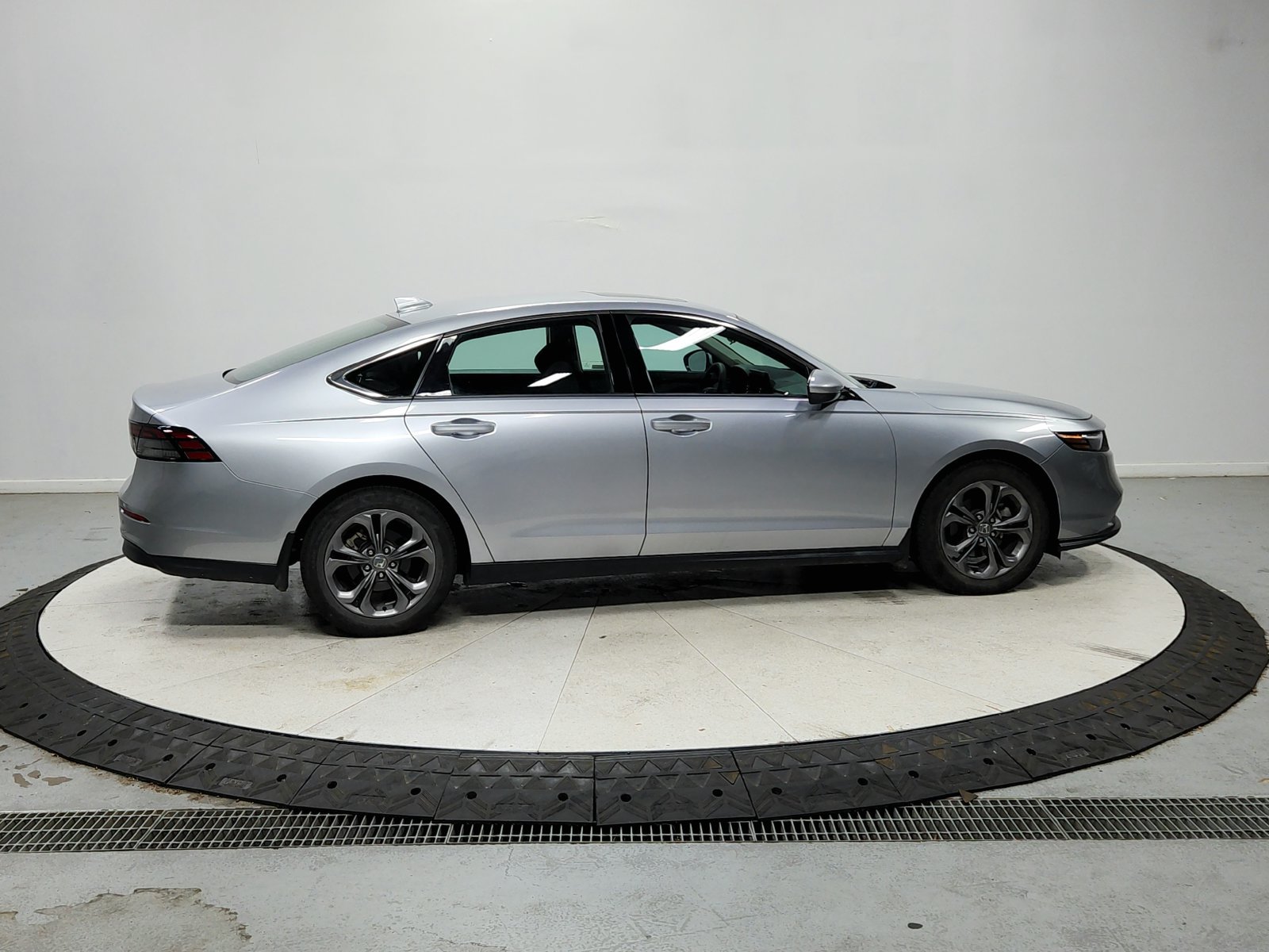 Used 2023 Honda Accord EX image 9