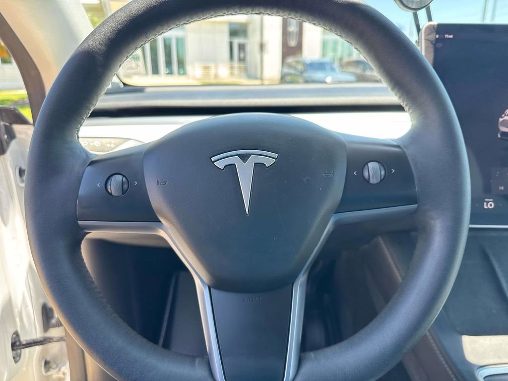 Used 2024 Tesla Model Y Long Range AWD/4WD image 21