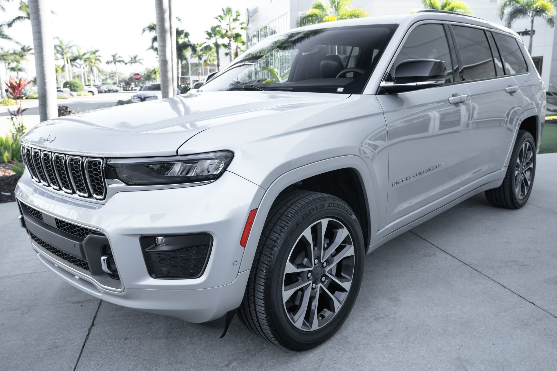 Used 2024 Jeep Grand Cherokee L Overland w/ Trailer Tow Package image 5