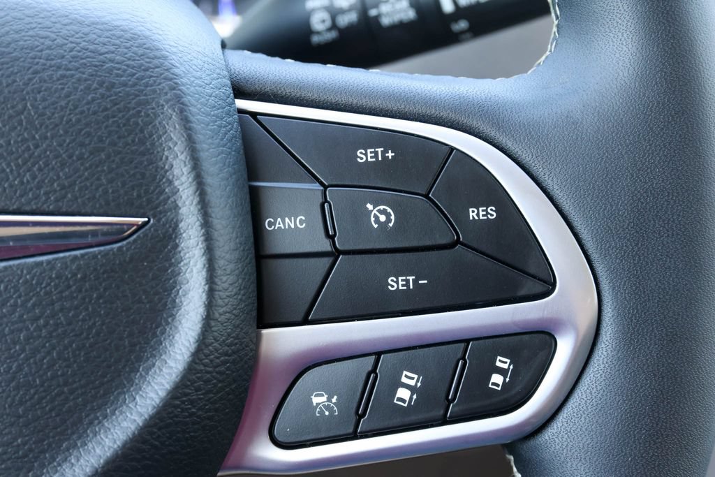 Used 2024 Chrysler Pacifica Touring-L FWD image 23