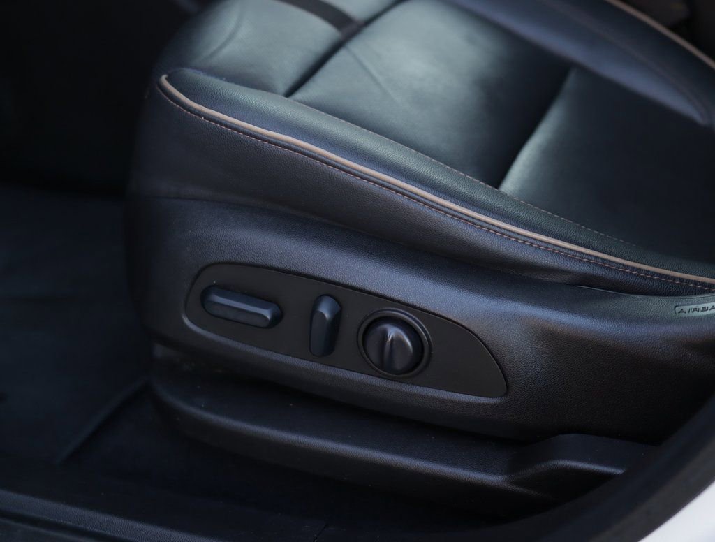 Used 2022 Chevrolet Blazer Premier w/ Enhanced Convenience Package AWD/4WD image 22