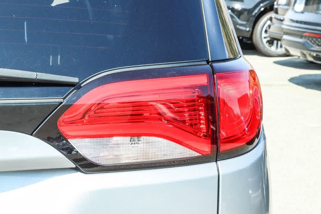 Used 2019 Chrysler Pacifica Limited w/ Advanced Safetytec Group FWD image 10