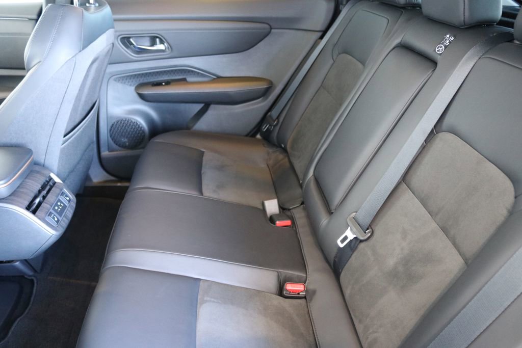 Used 2023 Nissan Ariya AWD image 23