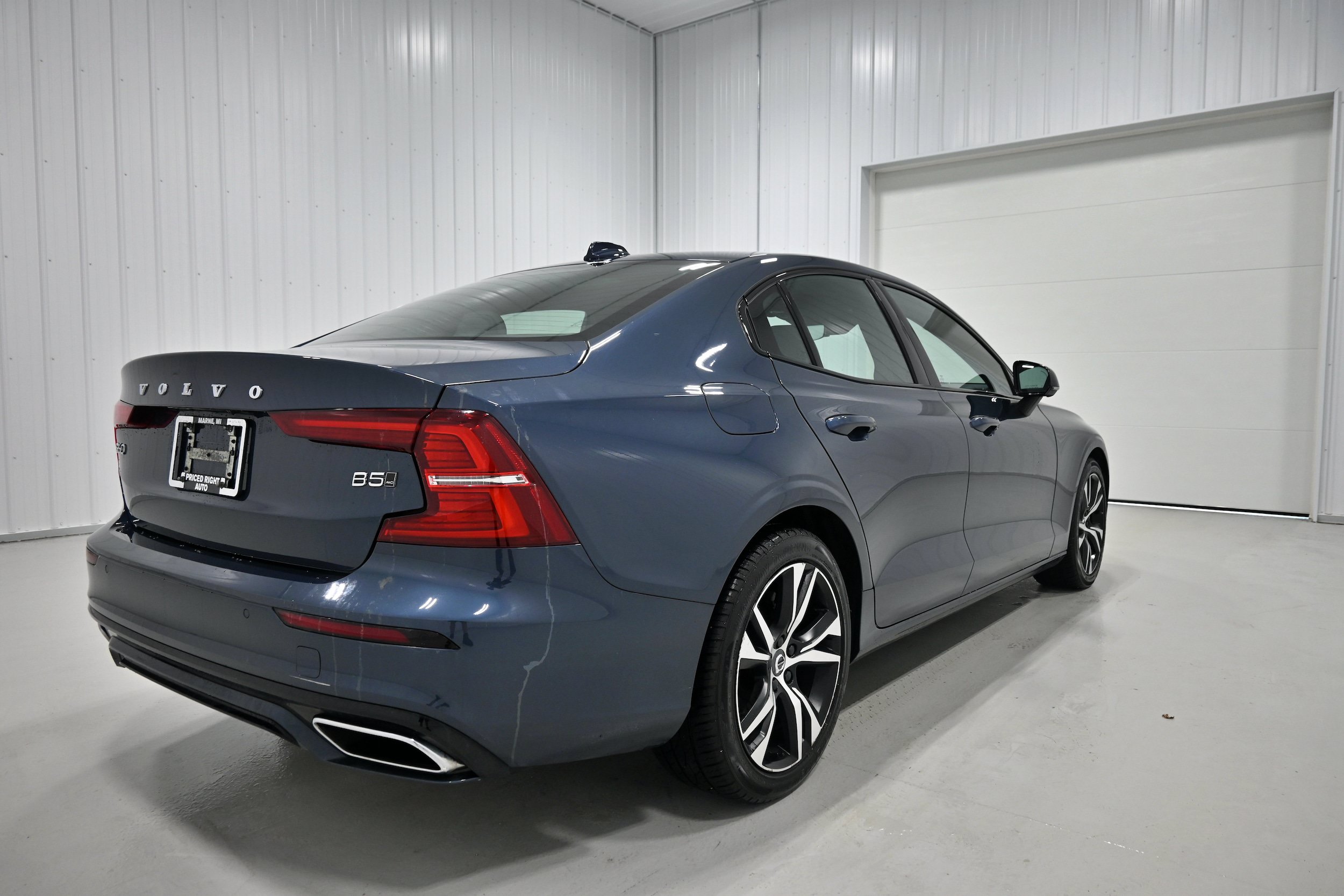 Used 2022 Volvo S60 B5 R-Design AWD/4WD image 36