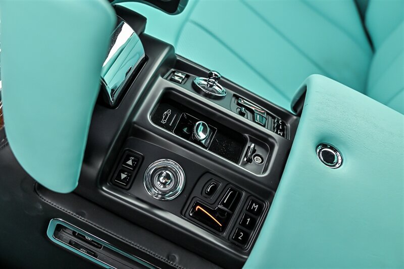 Used 2013 Rolls-Royce Phantom Drophead Coupe RWD image 35