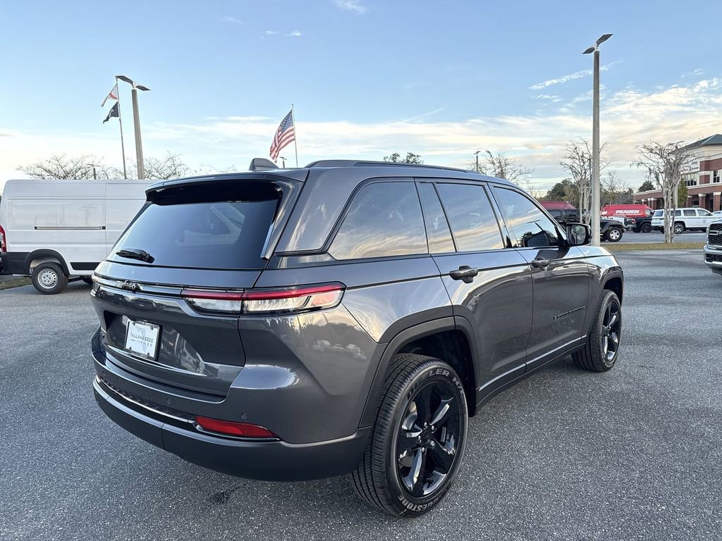 New 2025 Jeep Grand Cherokee Altitude image 3