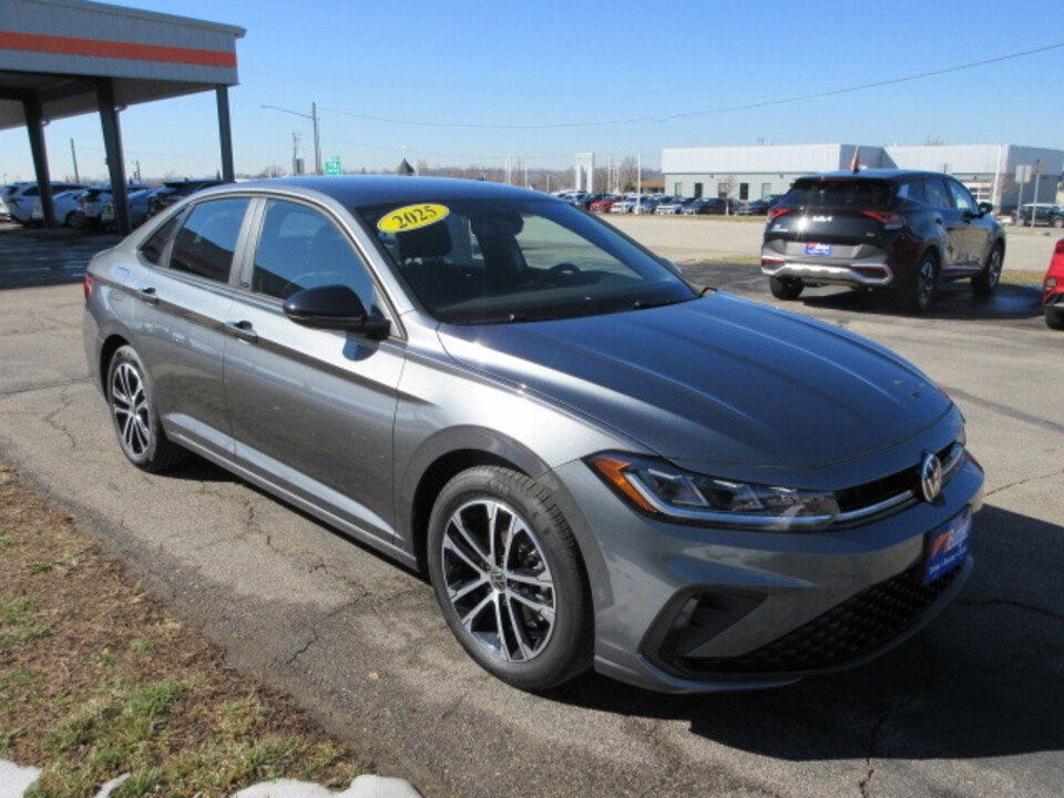 Used 2025 Volkswagen Jetta Sport image 7