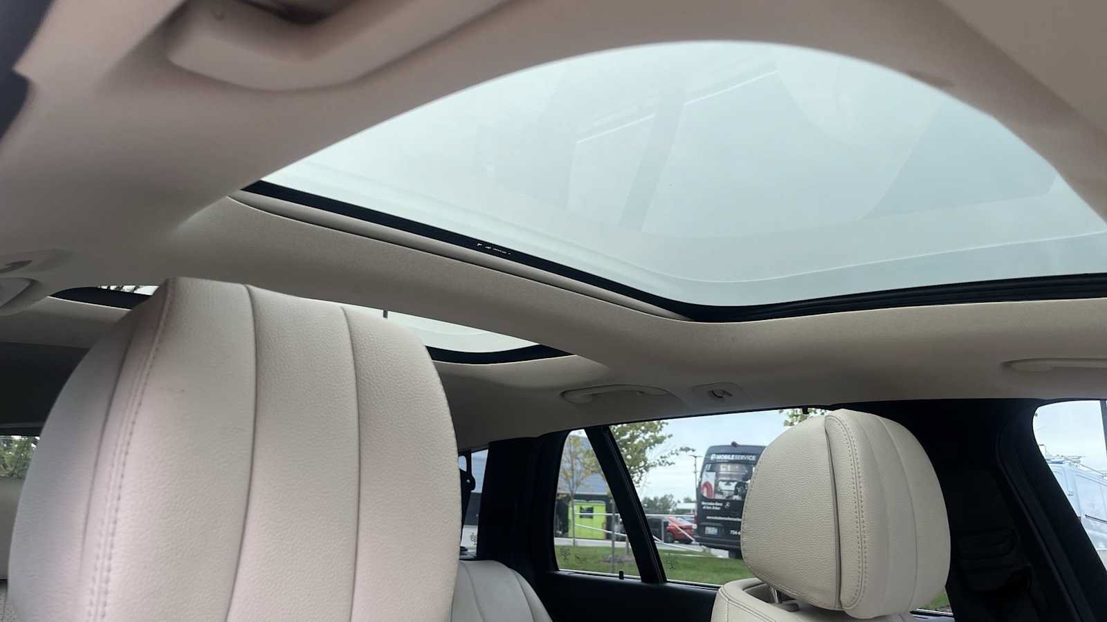 Certified 2017 Mercedes-Benz E 400 4MATIC Wagon image 31