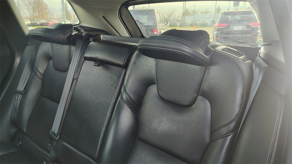 Certified 2023 Volvo XC60 B5 Plus w/ Climate Package image 27