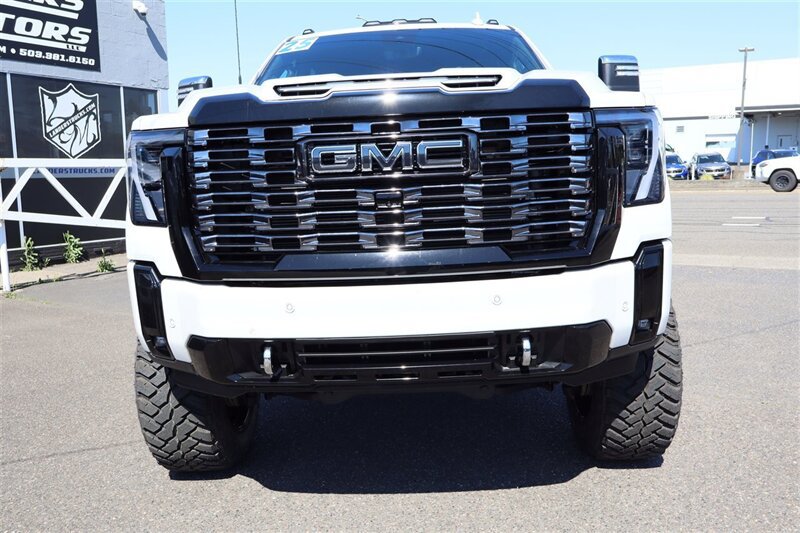 Used 2025 GMC Sierra 3500 Denali Ultimate AWD/4WD image 8